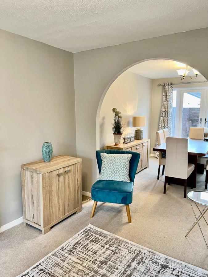 Canada House - Sleeps 6 -3 King Or 6 Single Ideal For Contractors Warrington Dış mekan fotoğraf