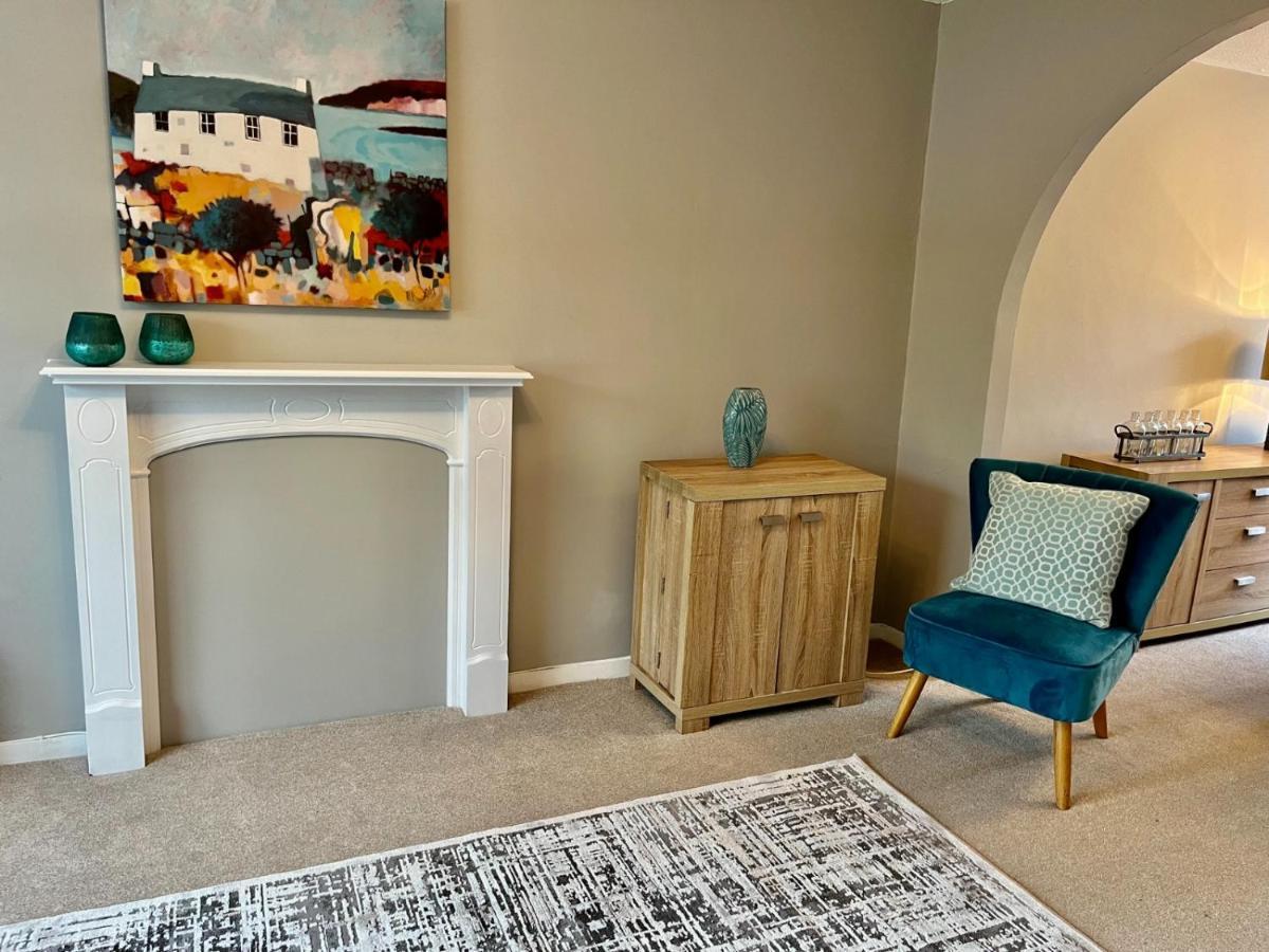 Canada House - Sleeps 6 -3 King Or 6 Single Ideal For Contractors Warrington Dış mekan fotoğraf